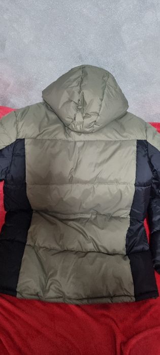 Vând geci iarna noi dama (cea rosie) barbati (cea maro cu negru) doar