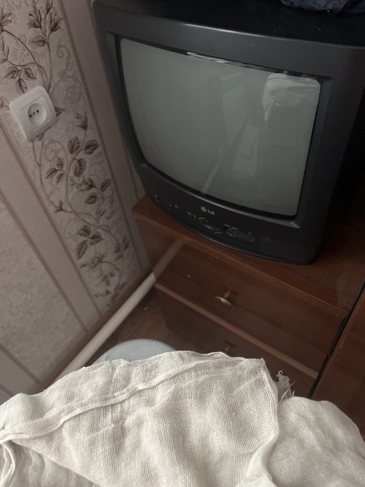 Продается подставка и телевизор