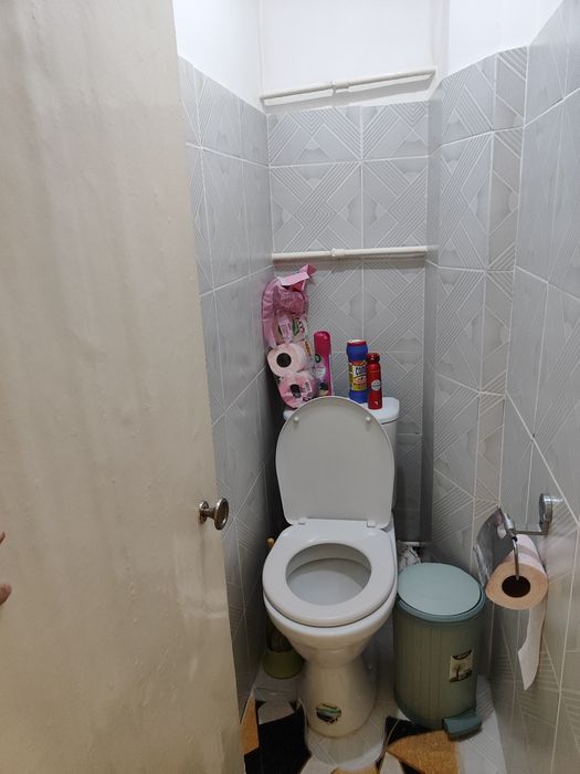 Продам  4 комнатную квартиру. Юнусабад 15 квартал.  Цена договорная.