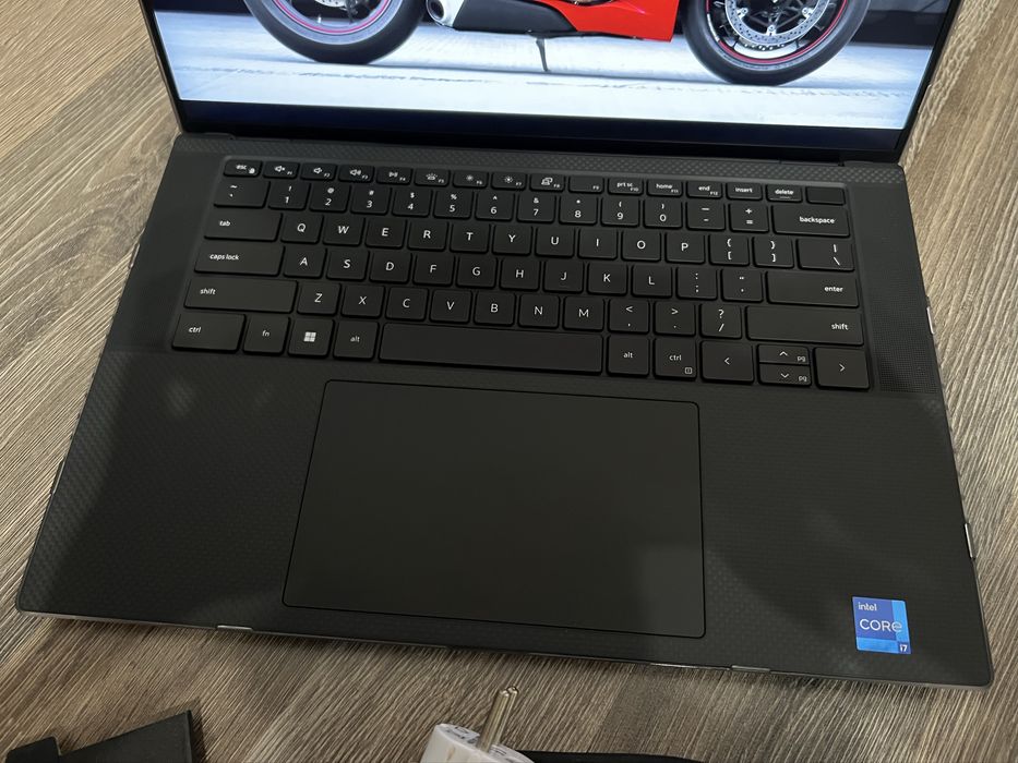 Dell XPS 15 9520 / i7-12700H / 16GB RAM/ 1 TB SSD