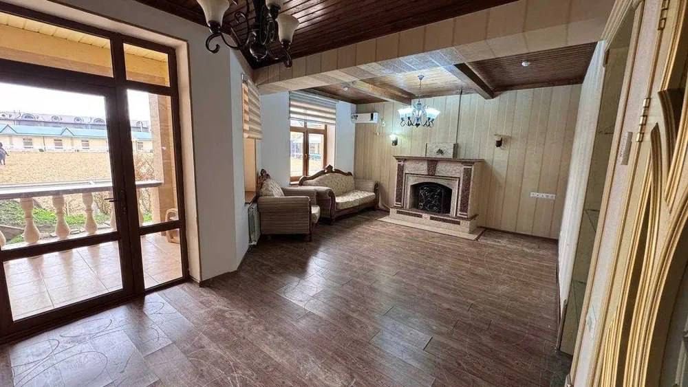 Сдается дом на Амира Темура 3 сотки ( н806 )