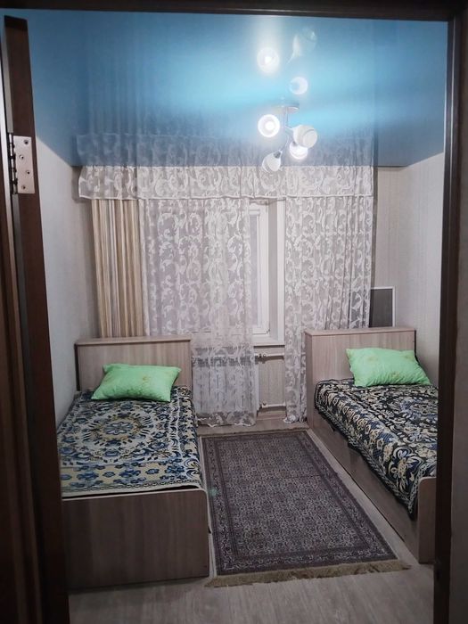 Двух комнатная в центре 10000