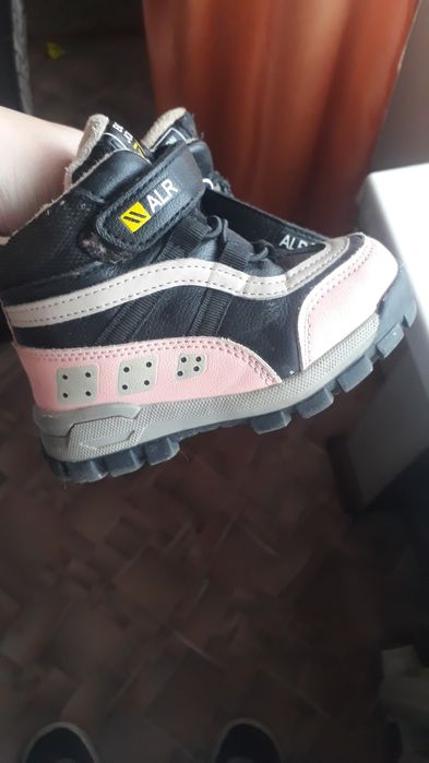 Продам детскую обувь