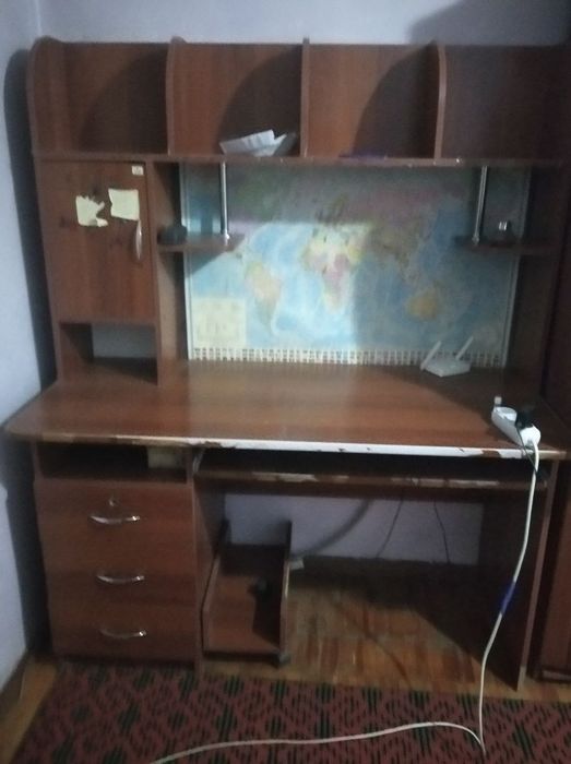 Компьютерный стол и шкаф в подарок