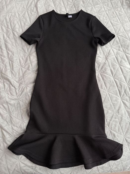 Черна дамска рокля