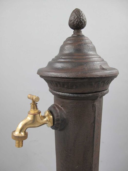 Fantana gradina cu picior, cismea fonta maro, rezistenta, H. 78