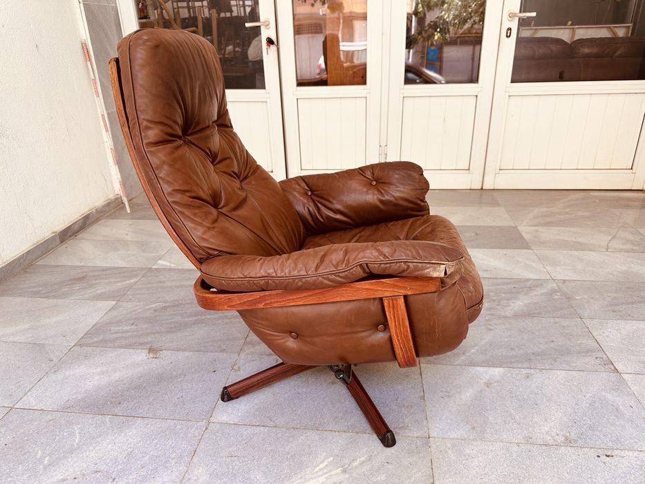 Винтидж въртящо се кожено кресло с реклайнер механизъм от 60-те