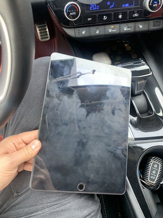 Ipad 7th Generation заблакирован. На запчасти .