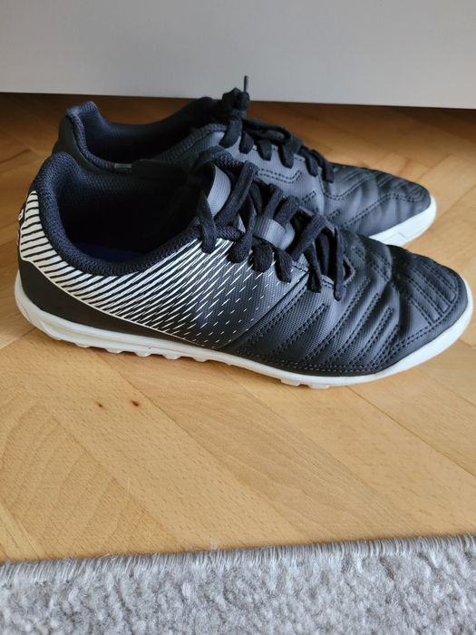 Adidasi fotbal mar 40 si 41