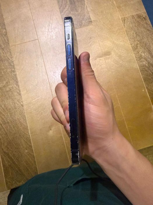 Айфон 12 сатылады