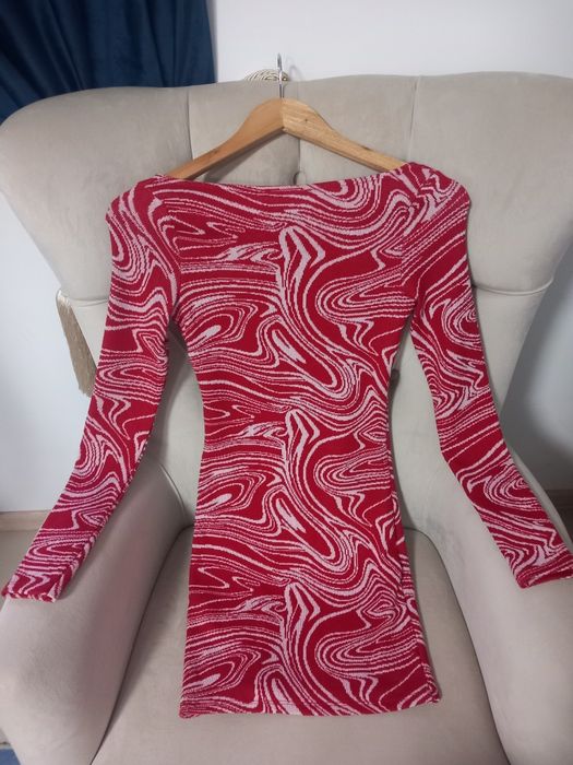 Rochie scurta tricotata roșie măsură S cu maneca lunga Zara noua