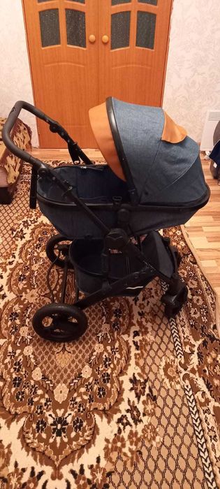 Продается детская прогулочная коляска