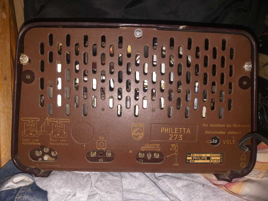 Aparat de radio vechi, de colectie Philips, Philetta