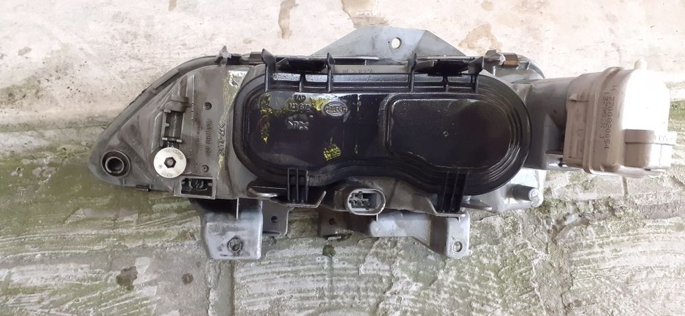 Renault Laguna. 1994-2000 Година. Десен Фар.Hella...Рено Лагуна...