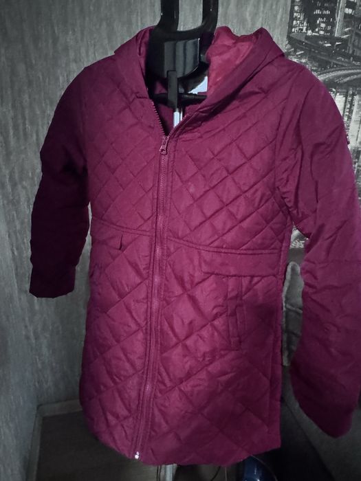 Отдам куртки на девочку 11-12 лет