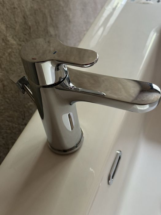 Нова мивка за баня+MDF шкаф+смесител Roca