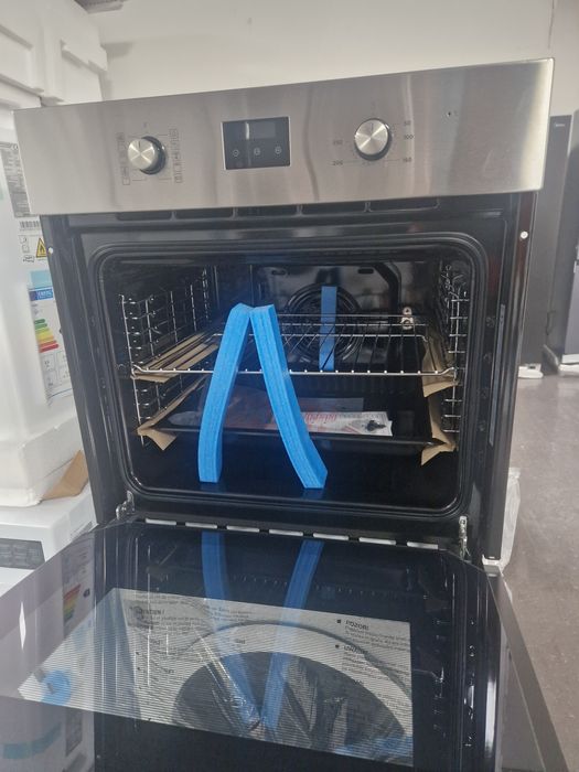 Фурна за вграждане Midea