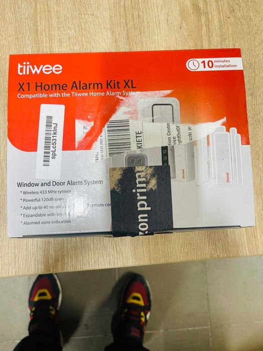 Kit sistem de alarmă cu senzori pentru ferestre sau uși și telecomandă