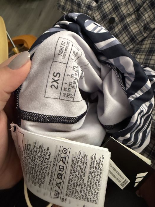 Colant Adidas 2xs merge si pe un xs