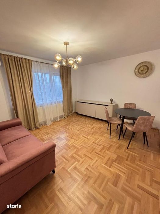 Apartament ultrafinisat cu 4 camere decomandate,etaj intermediar,zona — fotografia 1