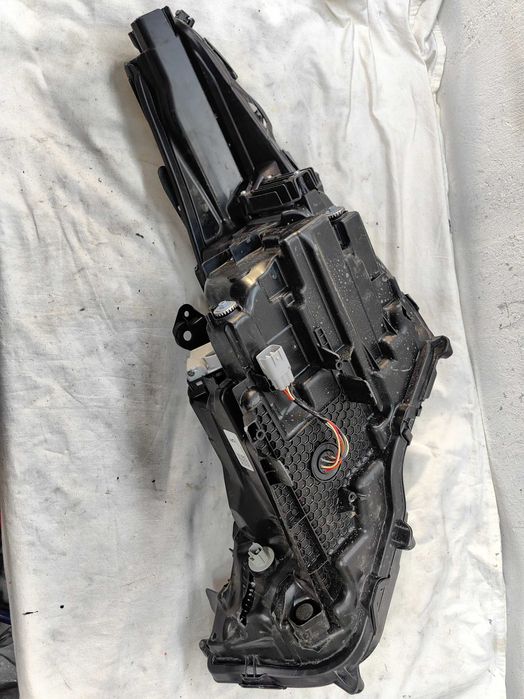 Оригинален фар Тойота  Toyota Highlander Led