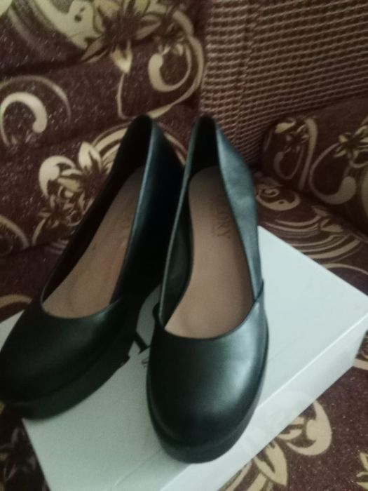 Продам туфли новые