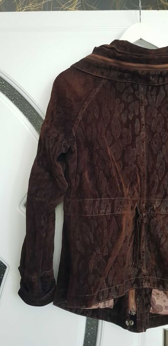 Продавам блузон и спортен клин на марката Adidas