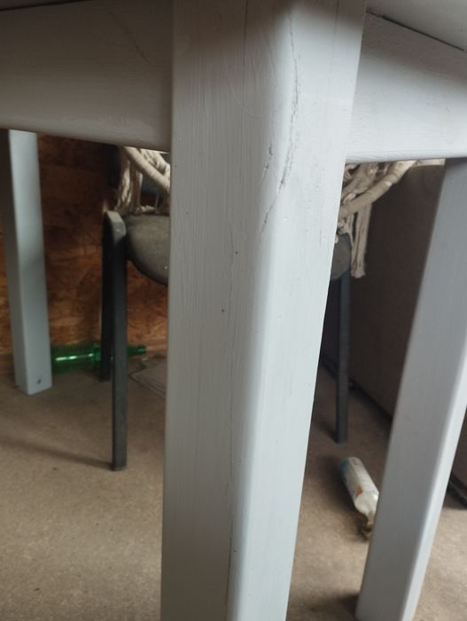 Стол из массива дерева.