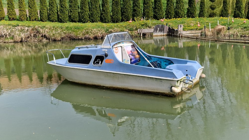 Barcă cabinată Micro Plus 501