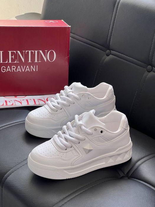 Adidasi Valentino noi