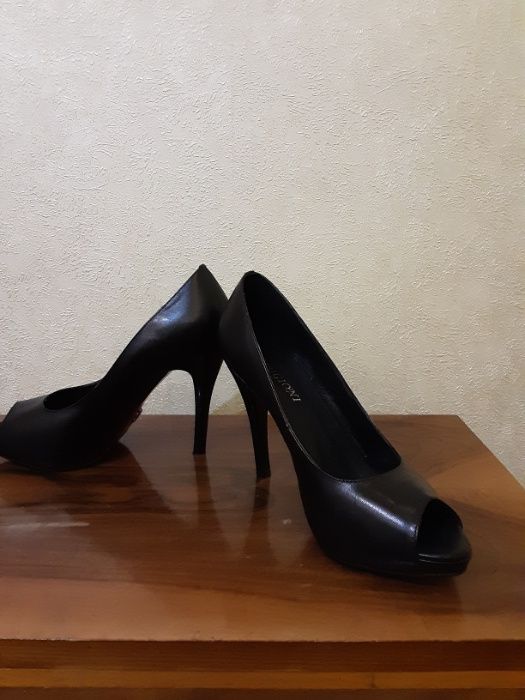 Женские туфли,размер 38,39