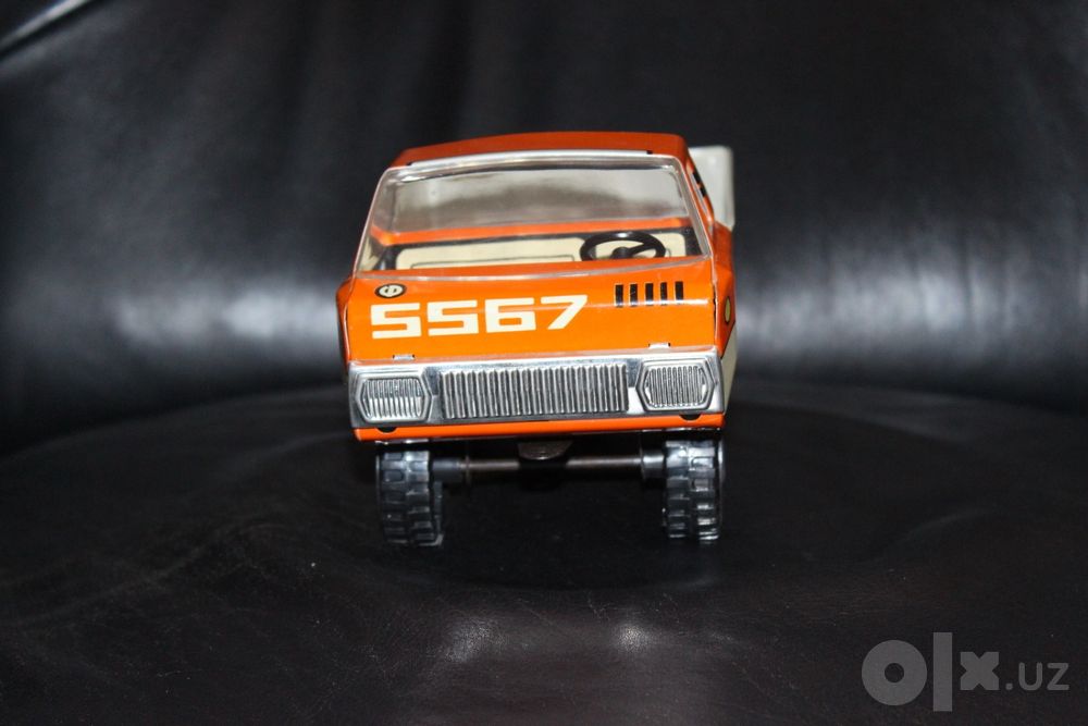 Игрушка металлическая автомашина Урал с заводным ключом 1975 года