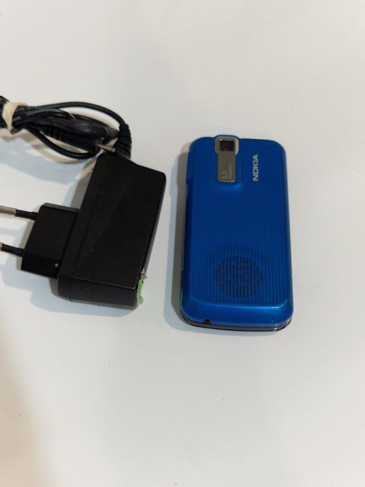 Telefon Nokia Slide cu încărcător