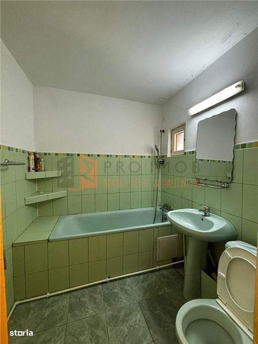 Apartament 3 camere cf 1 semidecomandat  zona Unirii Sud