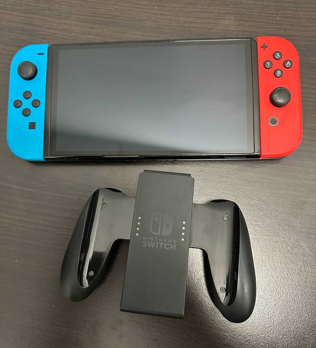 Nintendo Switch OLED HEG-001 + Joy-Con originale + Grip