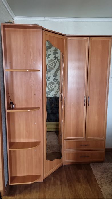 Продам уговой шкаф