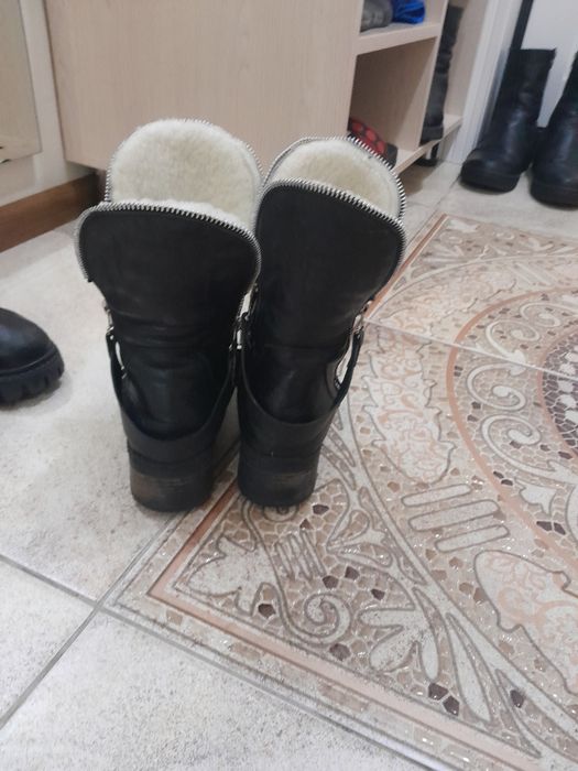 Продам женские сапоги