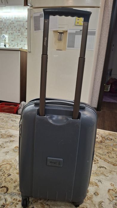 Чемодан дорожный