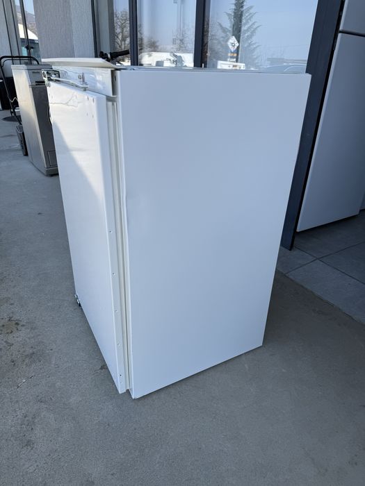 Малък хладилник за вграждане Миеле