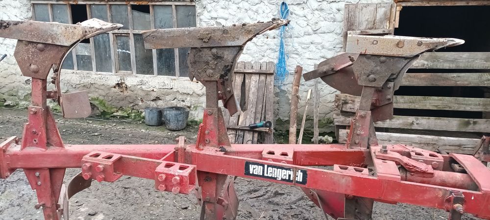 Plug revesbil trei cormane