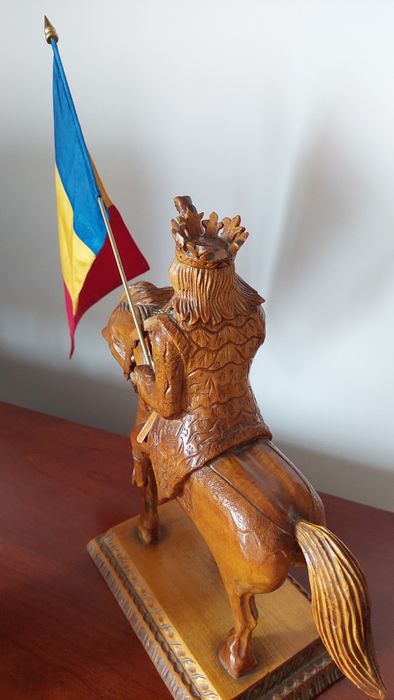 Stefan cel Mare din lemn statuie statuie