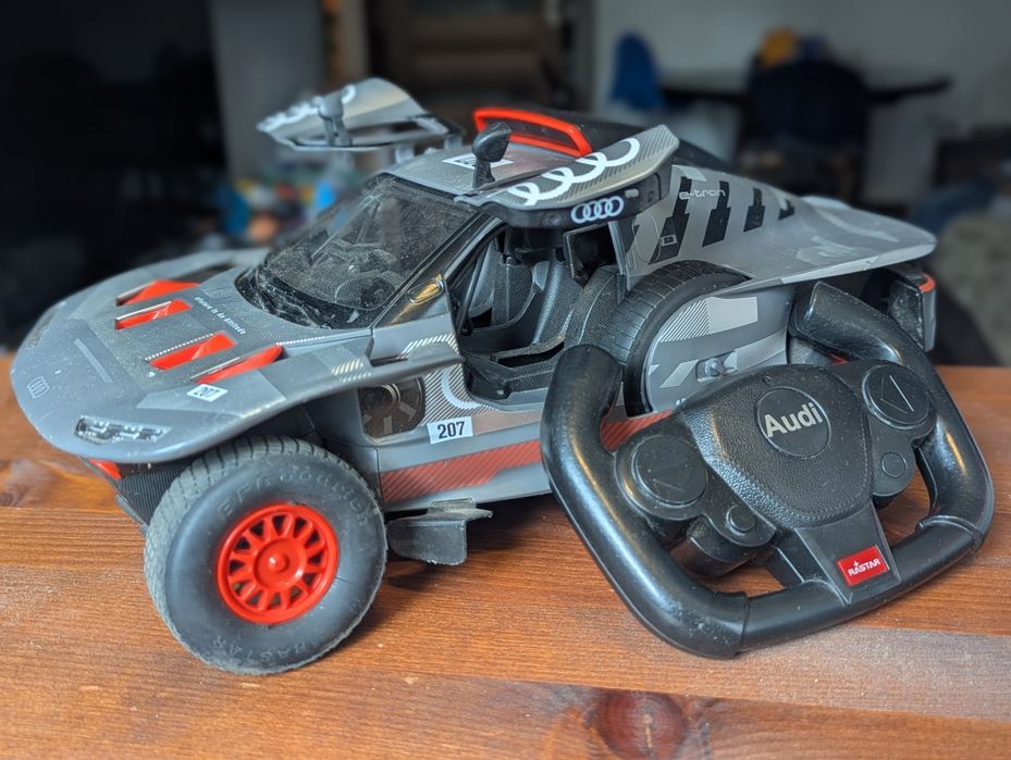 Audi RS Q E-Tron, Masinuta cu telecomanda Rastar 1:14