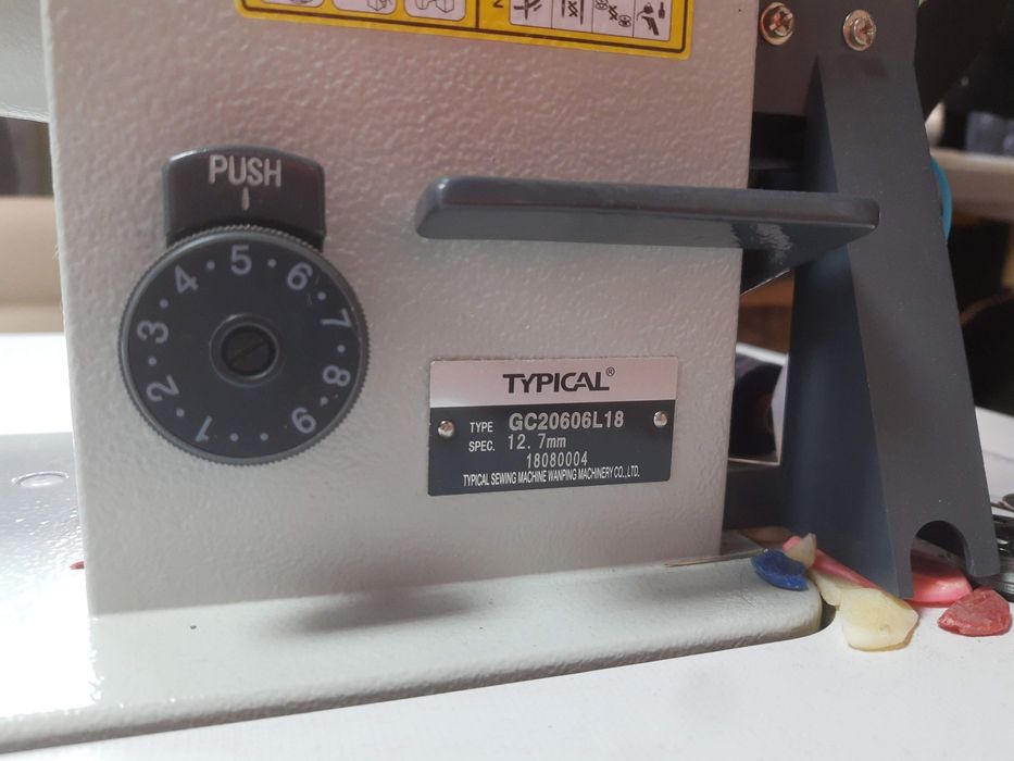 Продавам провесионална шевна машина двуигловка шевна машина