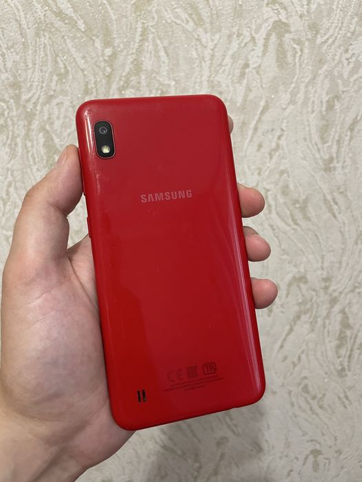 Продам Samsung A10.