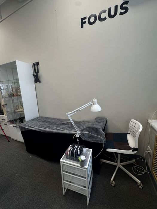 Продам кушетку с чехлом и подушкой