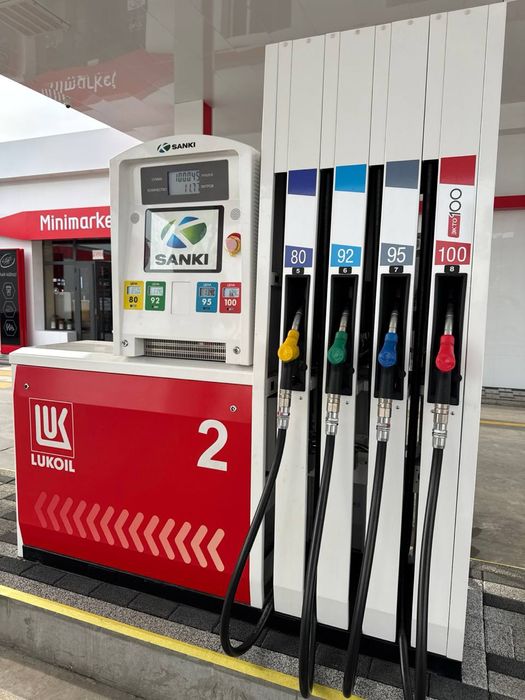 Бензоколонка. Benzakalonka Lukoil. Бензаколонку Benzokolonka