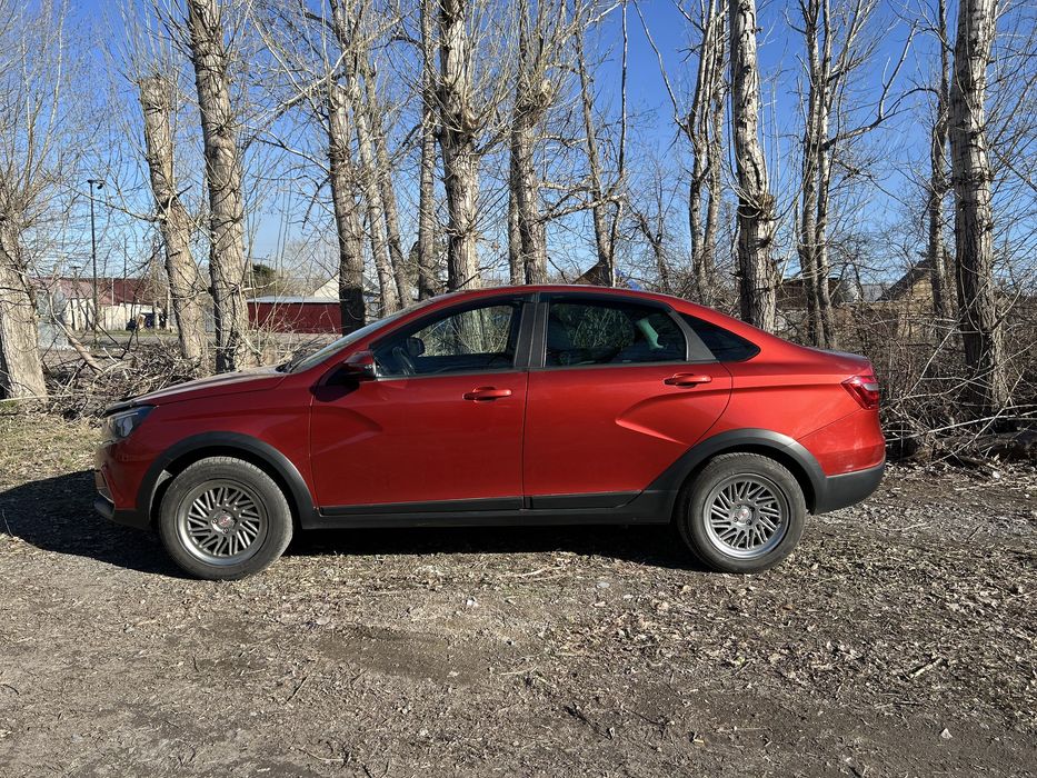 Продам Весту кросс