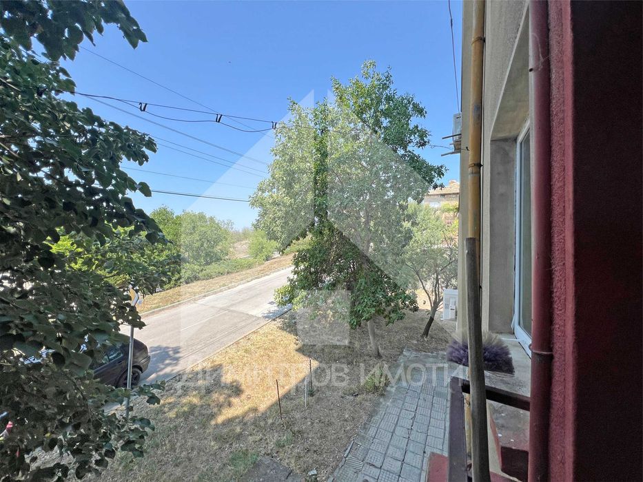 Продава апартамент 111 м2 в тухлена жилищна кооперация център.