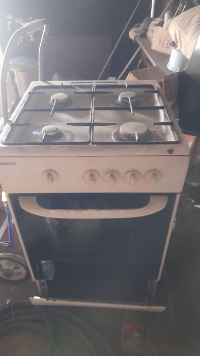 Продам газ плиту Beko 1