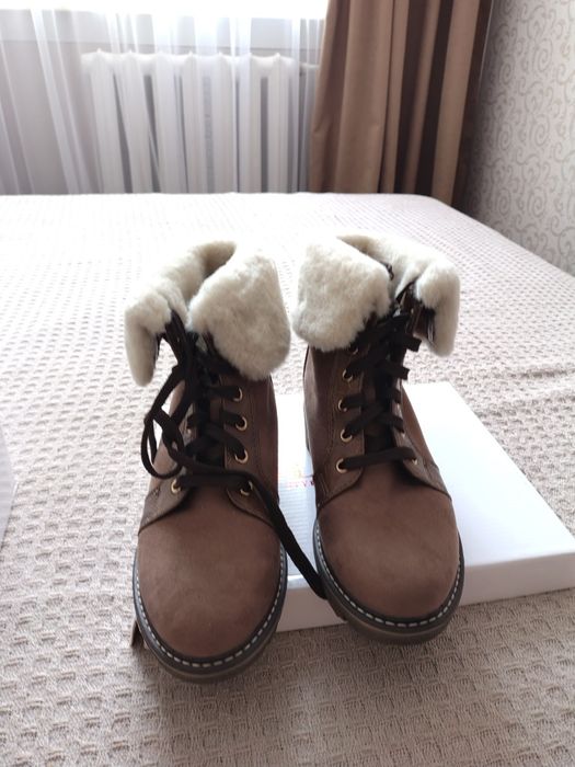 Продам ботинки зимние
